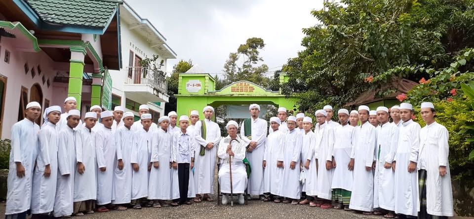 Banner Pondok Pesantren Al-Haromain